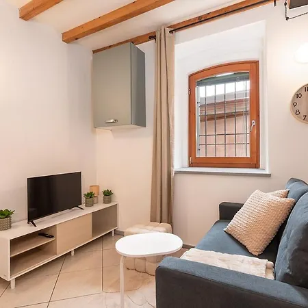 Renovated Airport & Downtown Apartment *