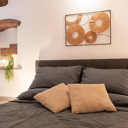 Renovated Airport & Downtown Apartment *